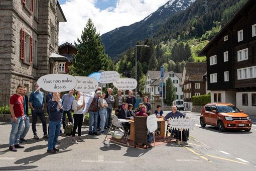 Azione contro il traffico di aggiramento, Wassen UR. Foto: Iniziativa delle Alpi – Luca Rosso