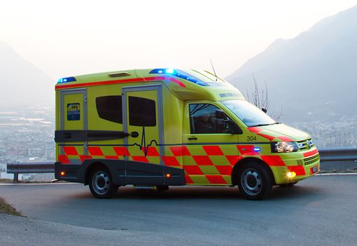 Si ferisce seriamente uscendo di strada con l'auto nei pressi di Bellinzona