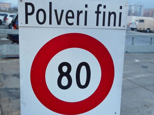 La qualità dell’aria del Canton Ticino supera i valori massimi: si interviene sin da oggi, e non solo sul traffico