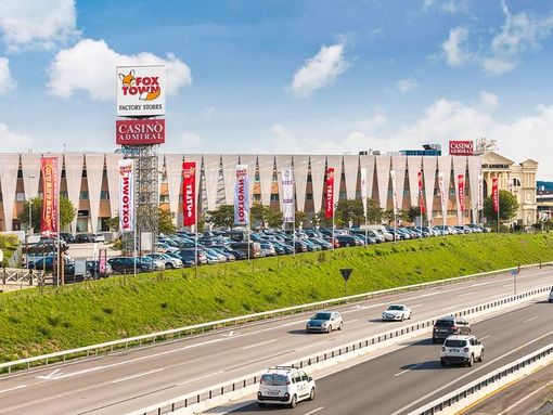 Il FoxTown raddoppia: 40 nuovi negozi e posti di lavoro anche per i frontalieri