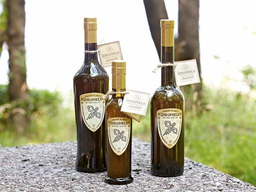 Non tragga in inganno il nome: l'Idromele del Ticino è una bevanda alcoolica a base di miele, e non di mele Non tragga in inganno il nome: l'Idromele del Ticino è una bevanda alcoolica a base di miele, e non di mele