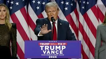 Trump, la prima intervista: &quot;Via gli immigrati illegali, non c'è scelta&quot;