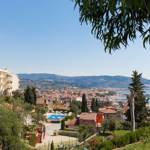Vuoi trascorrere una vacanza estiva perfetta tra mare, spiaggia, natura e relax? Gli Hotel Metropol ed Eden Park a Diano Marina sono la scelta ideale per te!