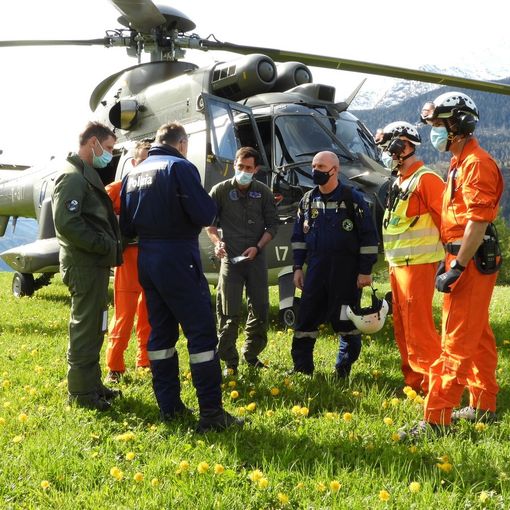 Scoppia un incendio nei boschi di Osco, ma è solo un’esercitazione