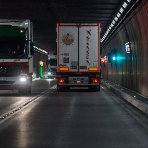 La Svizzera si allinea alla UE e adegua i periodi di lavoro, guida e riposo degli autisti