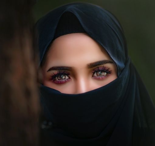 La Svizzera vieta l'uso di burqa e niqab in luoghi pubblici con il 51.2%