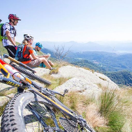E' uno dei singletrail più belli del Ticino e si snoda in cresta attorno alla Val Colla sopra Lugano