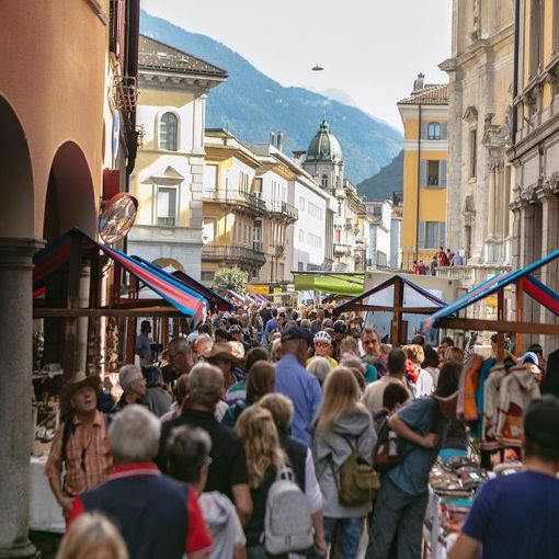 Il mercato di Bellinzona, una delle più valide tradizioni ticinesi