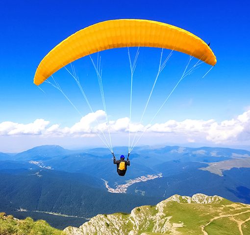 Precipita con il parapendio nel Mendrisiotto, grave uno svizzero di 43 anni