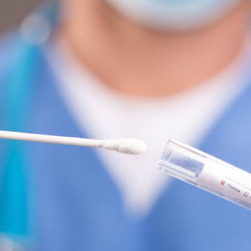 Niente più tamponi gratuiti per le persone che hanno avuto un contatto stretto con una persona contagiata