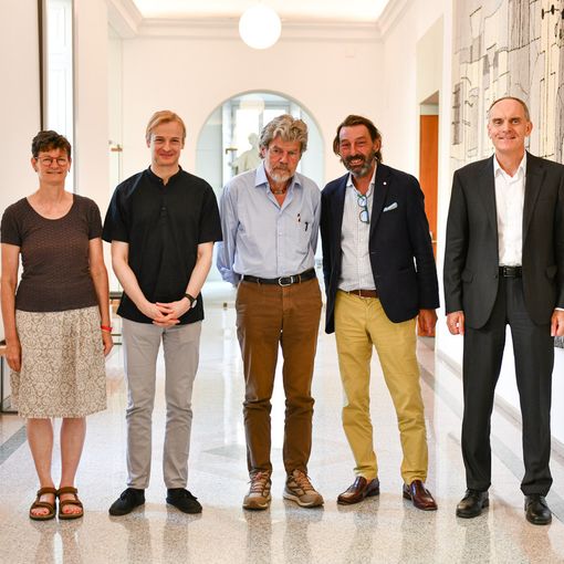 Il grande Reinhold Messner ricevuto a Palazzo Civico di Lugano