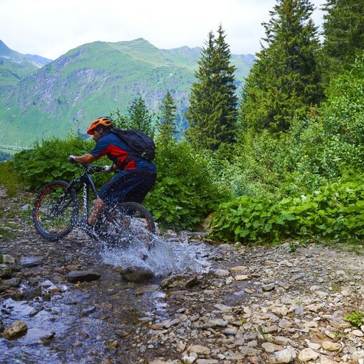 Airolo Bike: viste mozzafiato, boschi di pini, pascoli e creste emozionanti