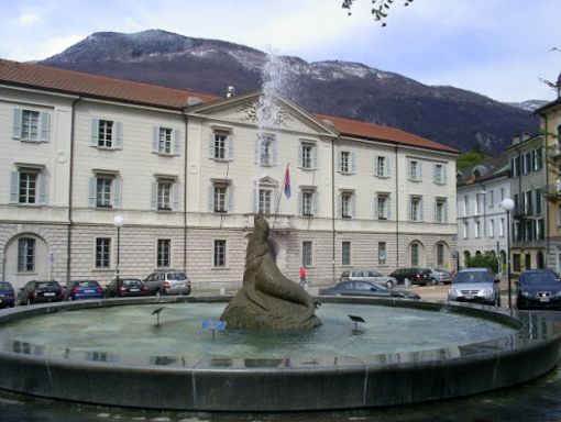 La Commissione giustizia e diritti stigmatizza l'operato della RSI. Il MpS: &quot;Grave atto di intimidazione&quot;