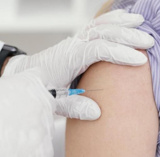 Coronavirus, dose di richiamo per i giovani e per le persone vaccinate con Janssen