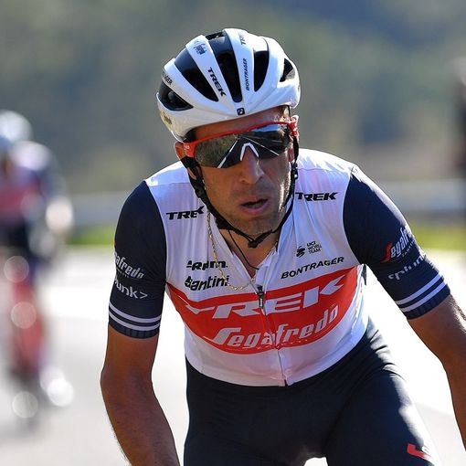 Vincenzo Nibali cade dalla bici mentre si allena sulle strade del Ticino. Ricoverato all’ospedale di Lugano