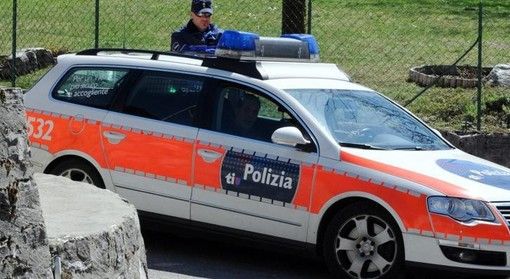 In sella ad una moto senza targa, senza assicurazione e senza patente sfreccia a 116 km/h dove il limite è 80. Denunciato in Canton Ticino un motociclista pirata