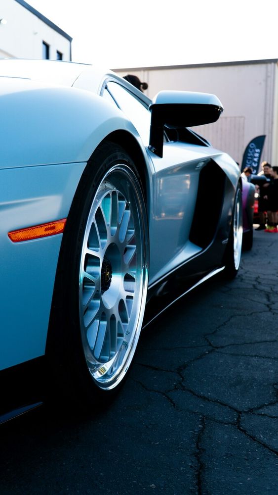 Cambio gomme: cosa dicono le normative svizzere