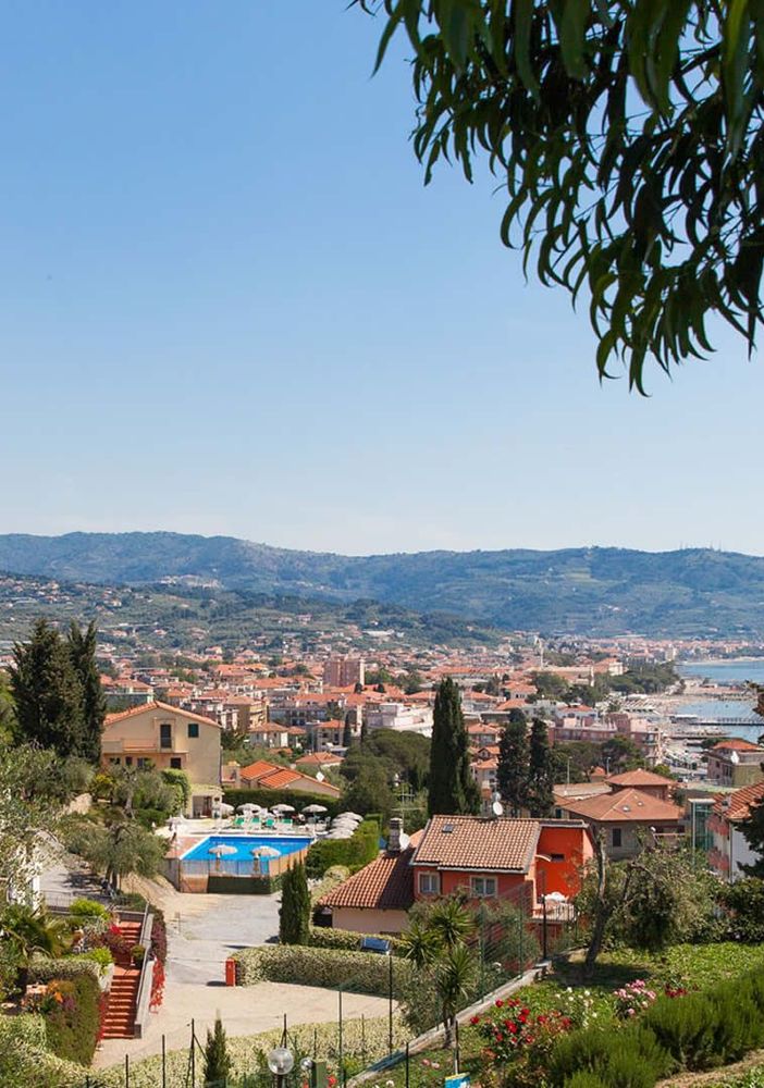 Vuoi trascorrere una vacanza estiva perfetta tra mare, spiaggia, natura e relax? Gli Hotel Metropol ed Eden Park a Diano Marina sono la scelta ideale per te!
