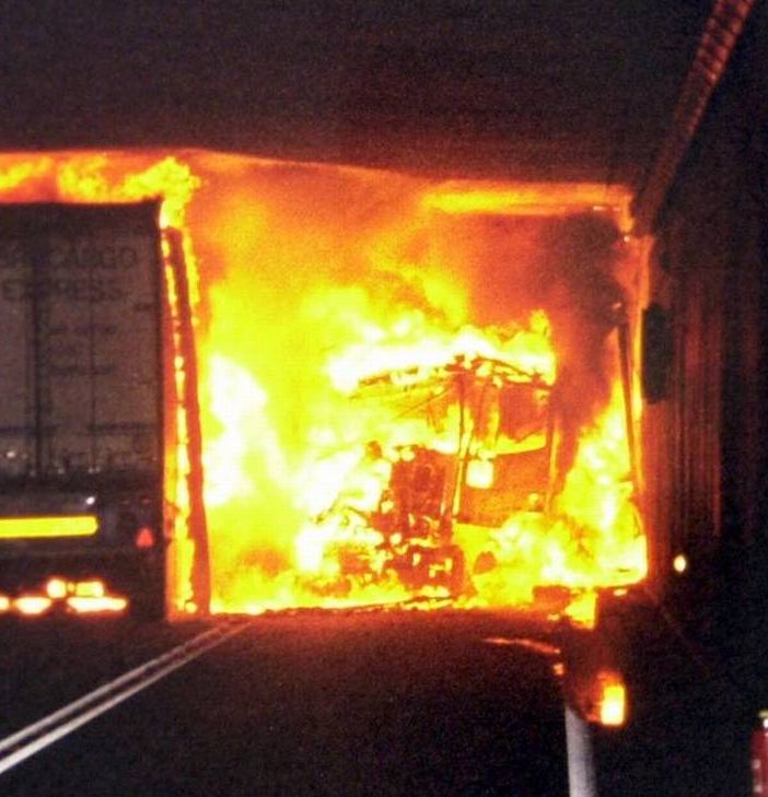 Vent’anni fa il tragico incidente del tunnel del San Gottardo: 11 morti