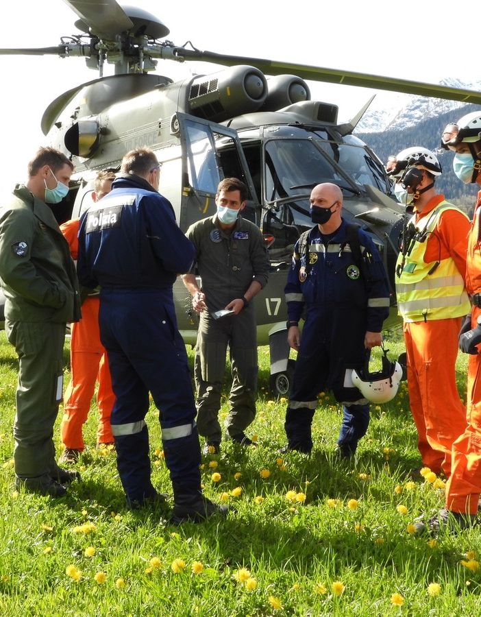 Scoppia un incendio nei boschi di Osco, ma è solo un’esercitazione