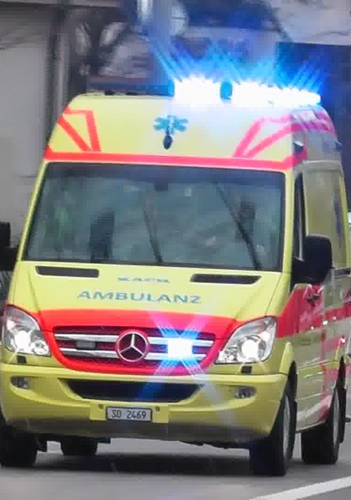 Investito da un'auto mentre attraversa la strada a Minusio, è grave  all'ospedale