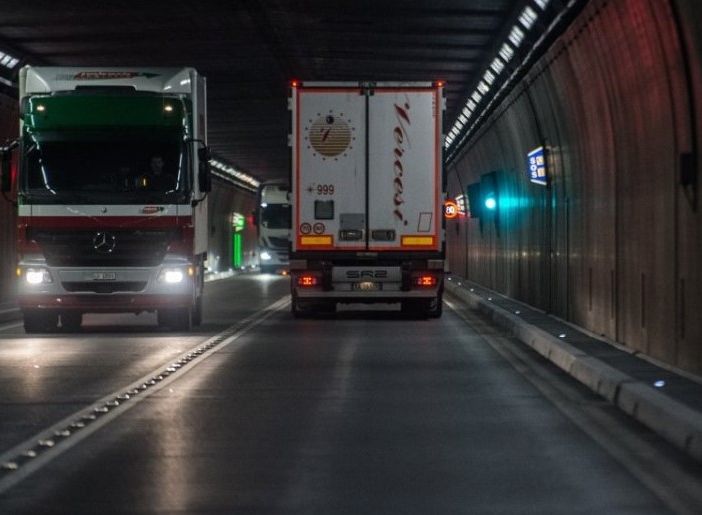 La Svizzera si allinea alla UE e adegua i periodi di lavoro, guida e riposo degli autisti