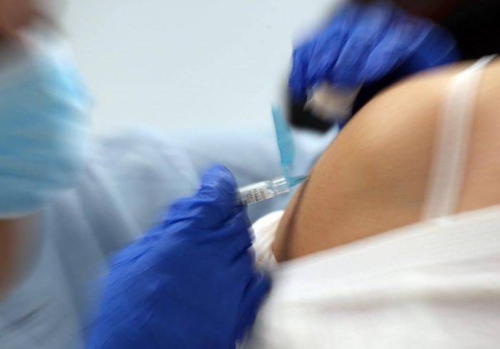 Covid 19, vaccinazioni solo per gli aventi diritto