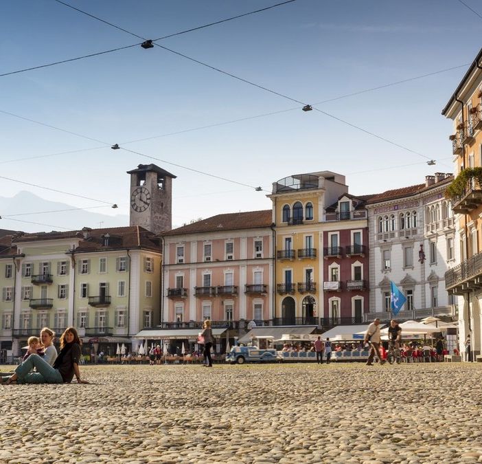 8.526 donne e 7.504 uomini: ecco la Locarno di fine 2020. Aumentano le prime, crollano i secondi