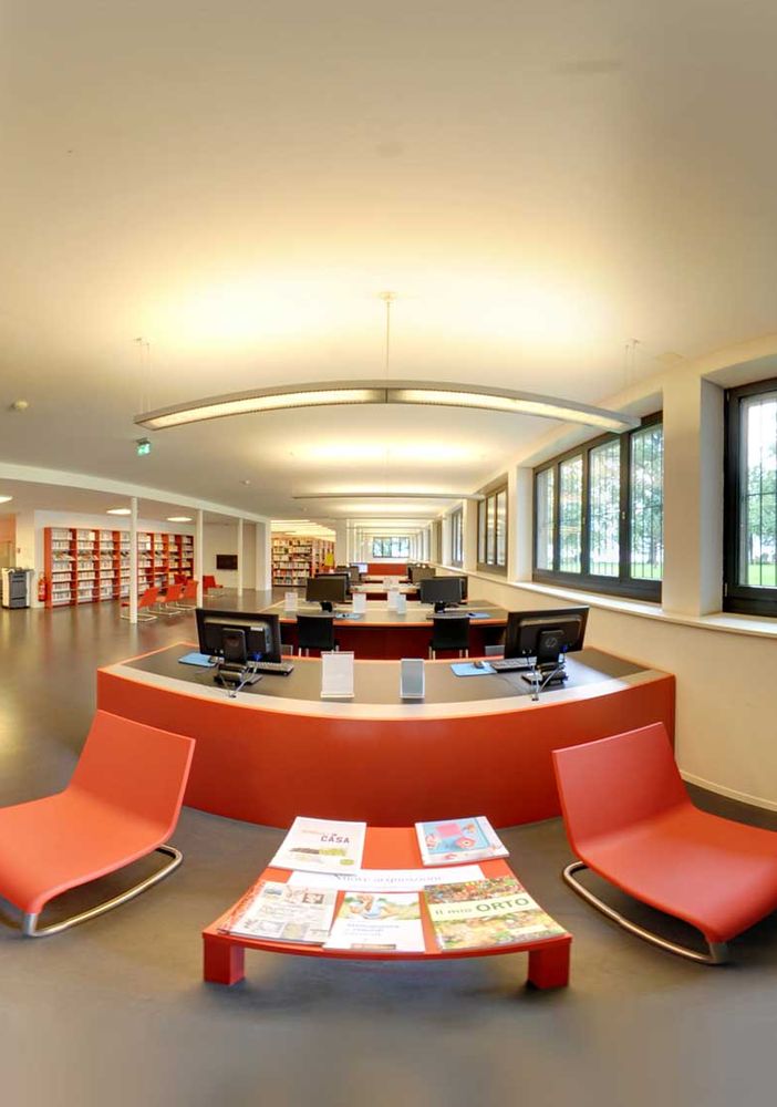 L'interno della biblioteca di Lugano