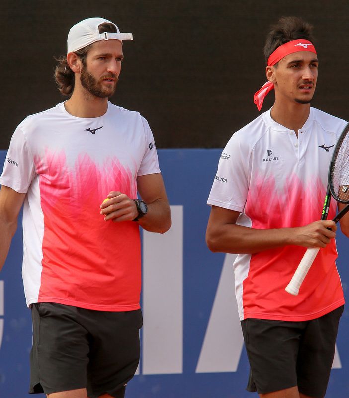 Palleggia con Lorenzo Sonego e Andrea Vavassori al Mizuno Flagship Store Torino