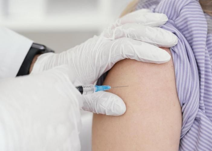 Coronavirus, dose di richiamo per i giovani e per le persone vaccinate con Janssen