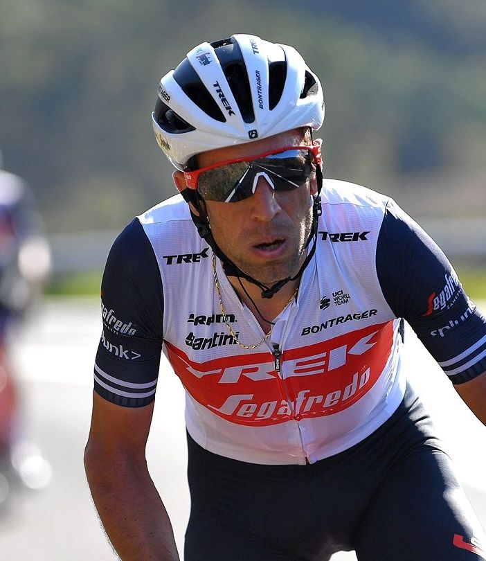 Vincenzo Nibali cade dalla bici mentre si allena sulle strade del Ticino. Ricoverato all’ospedale di Lugano