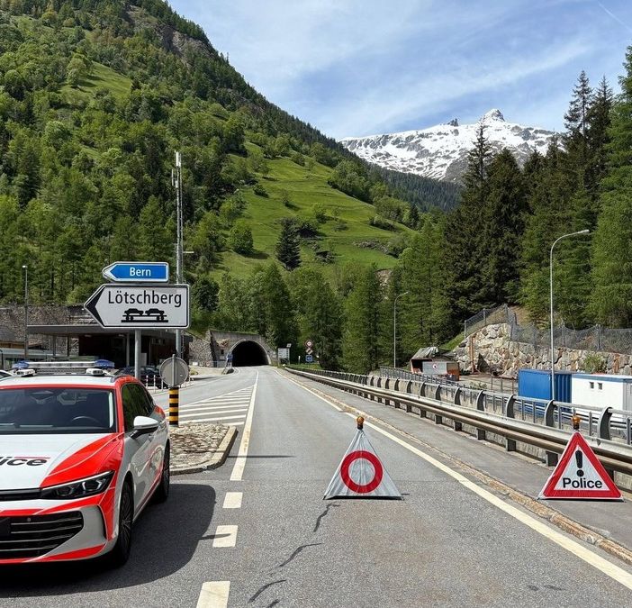 Vallese, gi abitanti di Gampel-Steg pronti a evacuare la zona
