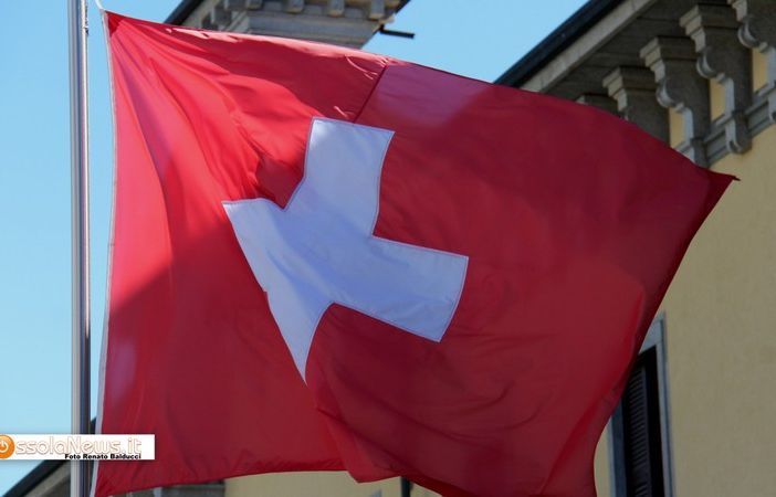 ''La Svizzera non superi i 10 milioni di abitanti, stop alle richieste di asilo''