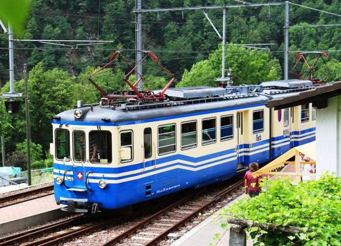 Prosegue la disputa con le ferrovie ticinesi per salvare le casette della Centovallina