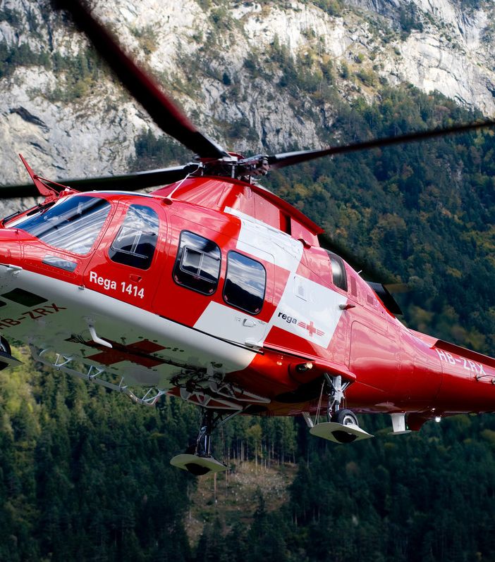 Cade da una scala appoggiata al muro: ferito in modo grave ad una gamba un operaio svizzero