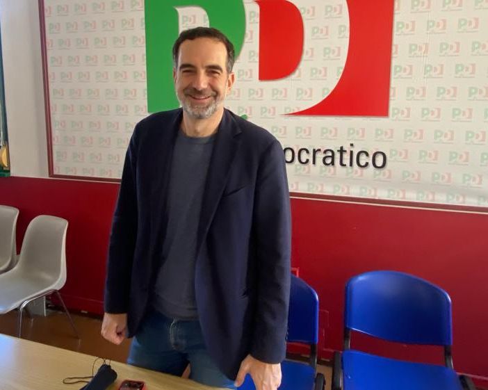 Il senatore Alessandro Alfieri questa mattina nella sede del Pd varesino