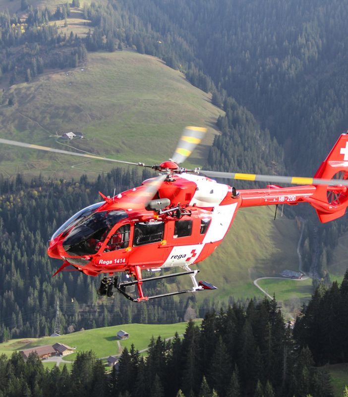 Canton Ticino, cade dall'albero durante la potatura: soccorso con l'elicottero