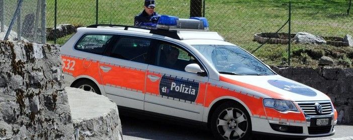 In sella ad una moto senza targa, senza assicurazione e senza patente sfreccia a 116 km/h dove il limite è 80. Denunciato in Canton Ticino un motociclista pirata