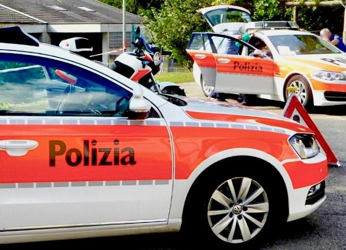 Cinquantenne trovato morto in casa, giallo in Canton Ticino