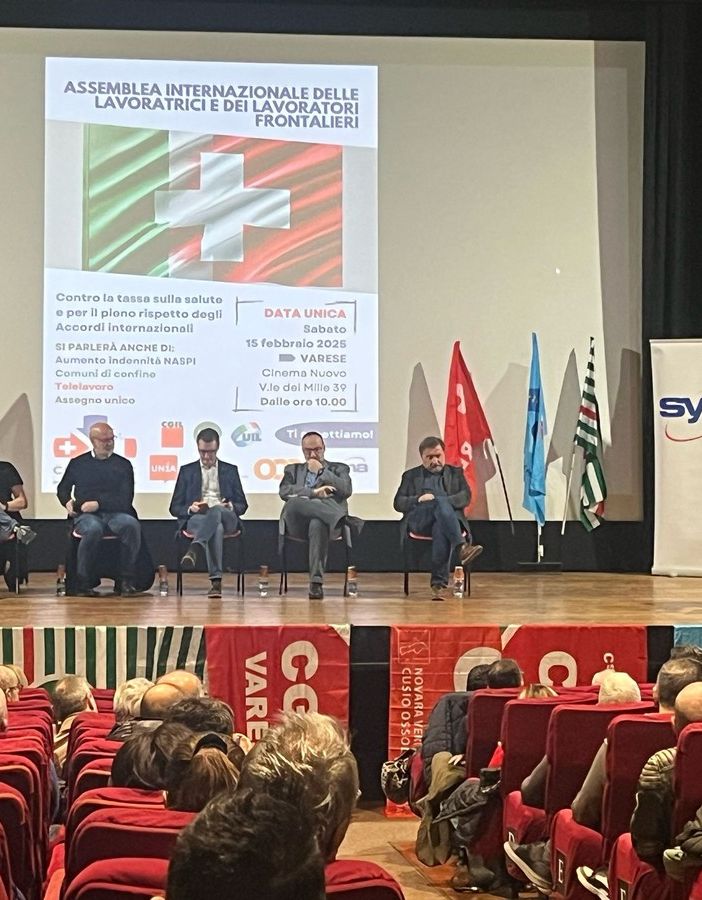 L'assemblea dei lavoratori frontalieri organizzata dai sindacati al Teatro Nuovo di Varese
