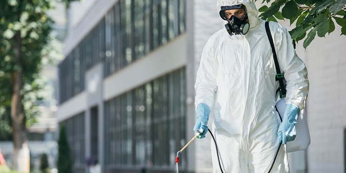 Covid 19: la disinfezione sistematica delle superfici esterne come piazze, panchine, statue, parchi giochi o strade non è utile né raccomandabile