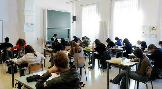 In Svizzera più di uno studente su due dichiara di avere difficoltà negli studi e uno su dieci sta pensando di abbandonarli In Svizzera più di uno studente su due dichiara di avere difficoltà negli studi e uno su dieci sta pensando di abbandonarli