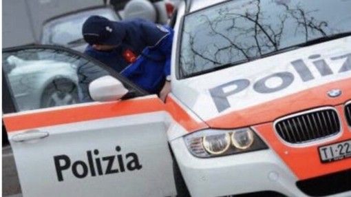Forza il posto di blocco al valico di Chiasso: arrestato Forza il posto di blocco al valico di Chiasso: arrestato