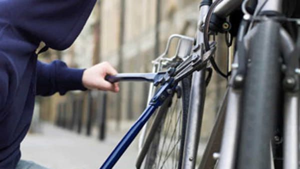 Bellinzona, denunciati per furto e ricettazione di bicicletta una 53enne svizzera ed un 32enne dominicano