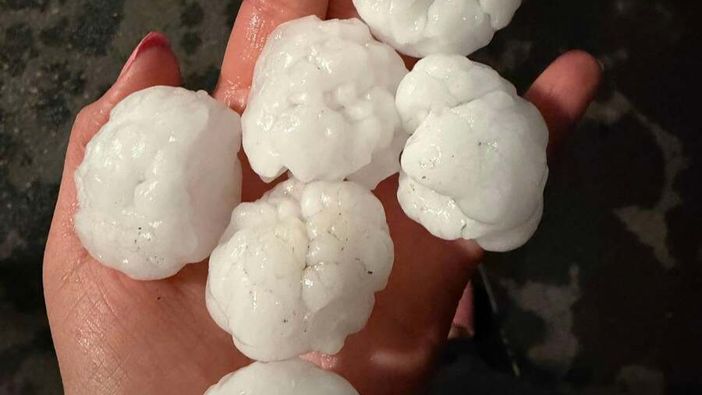 La grandine che ha colpito il Ticino e il Mendrisiotto nelle foto degli utenti dell'App MeteoSwiss proposte da MeteoSvizzera/2