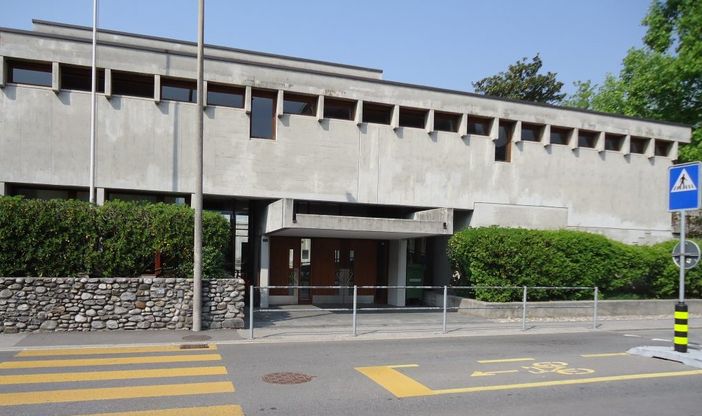 Festino notturno base di alcol (e forse non solo) alla scuola media di Locarno 1