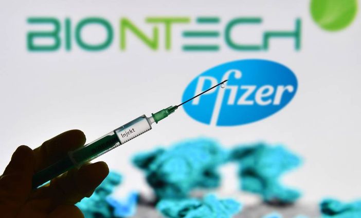 La Svizzera medita un’estensione dell’omologazione per una terza dose dei vaccini anti COVID-19 di Pfizer e Moderna