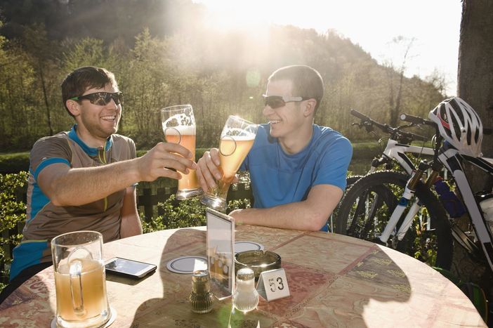 Ogni anno, in Svizzera, 21.000 infortuni in bici: 1.365 di essi sono riconducibili all’alcol