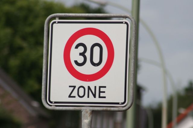 Il PLR di Locarno punta il dito sull’anarchia automobilistica che la fa da padrona in alcune zone della città